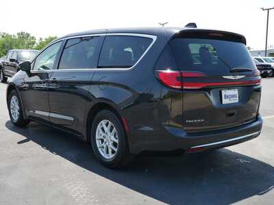 2023 Chrysler Pacifica, $23999. Photo 3