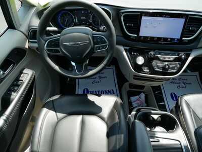 2023 Chrysler Pacifica, $23999. Photo 9