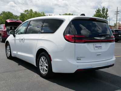 2023 Chrysler Pacifica, $20999. Photo 3
