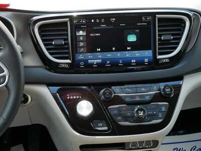 2023 Chrysler Pacifica, $23999. Photo 10