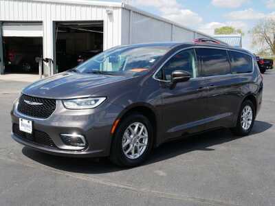 2023 Chrysler Pacifica, $23999. Photo 2