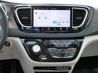 2023 Chrysler Pacifica, $24499. Photo 10