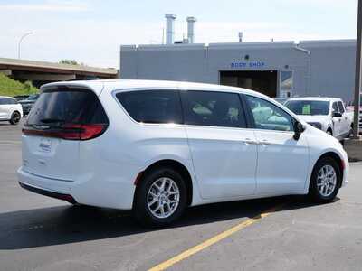 2023 Chrysler Pacifica, $24499. Photo 4