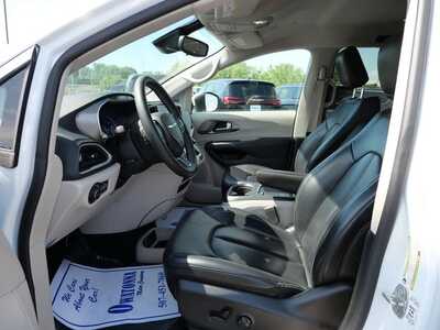 2023 Chrysler Pacifica, $24499. Photo 7