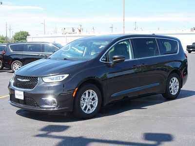2023 Chrysler Pacifica, $24499. Photo 2