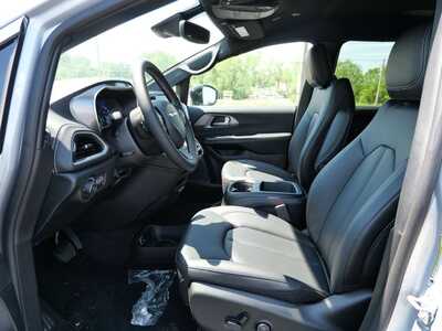 2026 Chrysler Pacifica, $41645. Photo 11