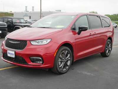 2026 Chrysler Pacifica, $42999. Photo 3