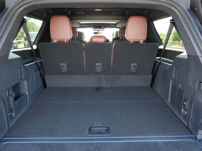 2026 Lincoln Navigator L, $104417. Photo 10