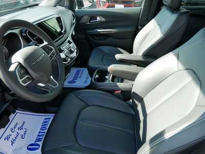 2027 Chrysler Pacifica, $50277. Photo 11