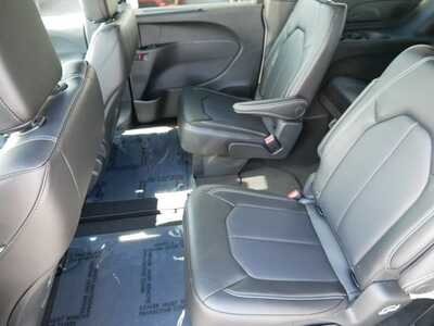 2027 Chrysler Pacifica, $50277. Photo 12