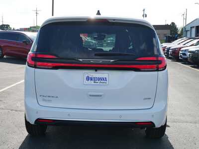 2027 Chrysler Pacifica, $50277. Photo 6