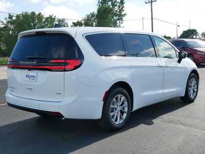 2027 Chrysler Pacifica, $50277. Photo 7