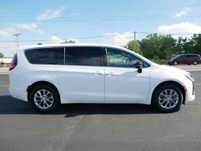2027 Chrysler Pacifica, $50277. Photo 8
