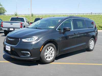 2022 Chrysler Pacifica, $18999. Photo 2