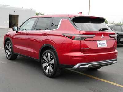 2025 Mitsubishi Outlander, $25998. Photo 3