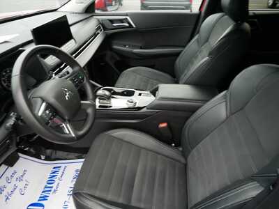 2025 Mitsubishi Outlander, $25998. Photo 7