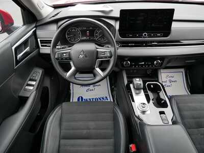2025 Mitsubishi Outlander, $25998. Photo 9