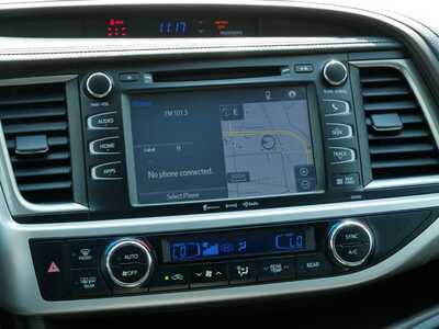 2019 Toyota Highlander, $25749. Photo 10