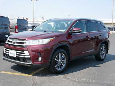 2019 Toyota Highlander, $25749. Photo 2
