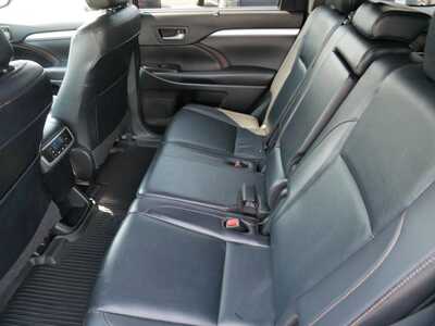 2019 Toyota Highlander, $25749. Photo 8
