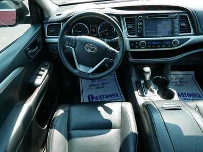 2019 Toyota Highlander, $25749. Photo 9