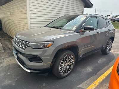 2022 Jeep Compass, $22999. Photo 1