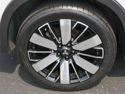 2025 Mitsubishi Outlander, $26499. Photo 5