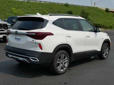 2021 Kia Seltos, $13999. Photo 4