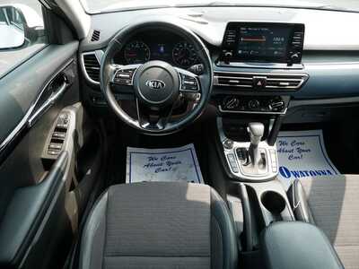 2021 Kia Seltos, $13999. Photo 9