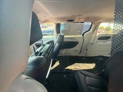 2020 Chrysler Pacifica, $21498. Photo 11