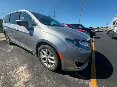 2020 Chrysler Pacifica, $21498. Photo 5
