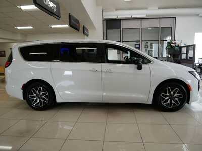 2027 Chrysler Pacifica, $48485. Photo 8