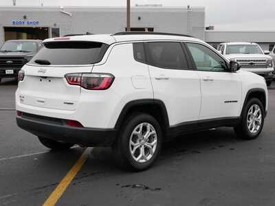 2024 Jeep Compass, $18499. Photo 4