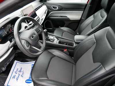 2024 Jeep Compass, $18499. Photo 7