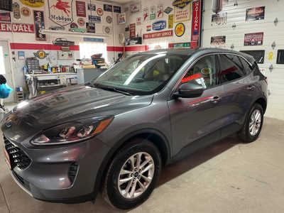 2021 Ford Escape, $14500. Photo 3