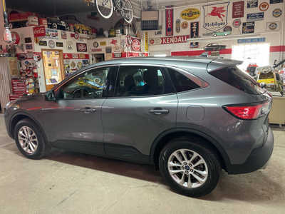 2021 Ford Escape, $14500. Photo 5