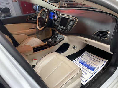 2015 Chrysler 200, $10995. Photo 11