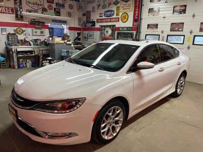 2015 Chrysler 200, $10995. Photo 4