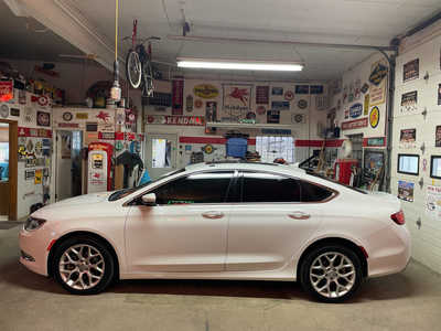 2015 Chrysler 200, $10995. Photo 5