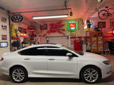 2015 Chrysler 200, $10995. Photo 9