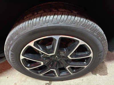 2021 Chevrolet Suburban, $39900. Photo 12