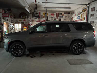 2021 Chevrolet Suburban, $39900. Photo 2
