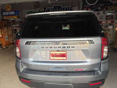 2021 Chevrolet Suburban, $39900. Photo 4