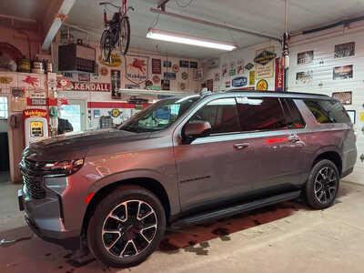 2021 Chevrolet Suburban, $39900. Photo 5