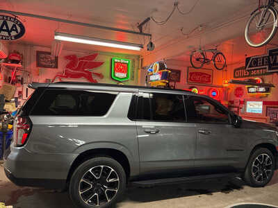 2021 Chevrolet Suburban, $39900. Photo 8