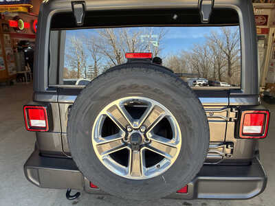 2022 Jeep Wrangler Unlimited, $32900. Photo 4