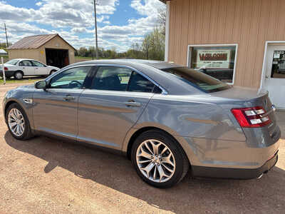 2014 Ford Taurus, $8000. Photo 3