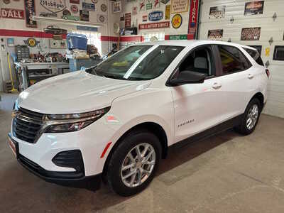 2024 Chevrolet Equinox, $15900. Photo 3