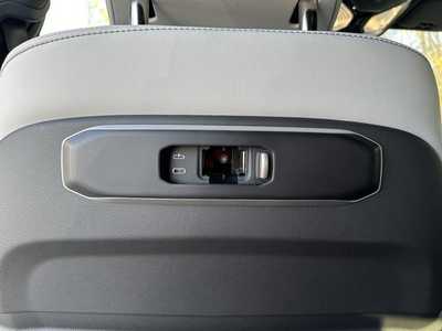 2025 BMW X6, $99425. Photo 12