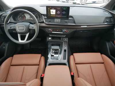 2025 Audi Q5, $50180. Photo 9